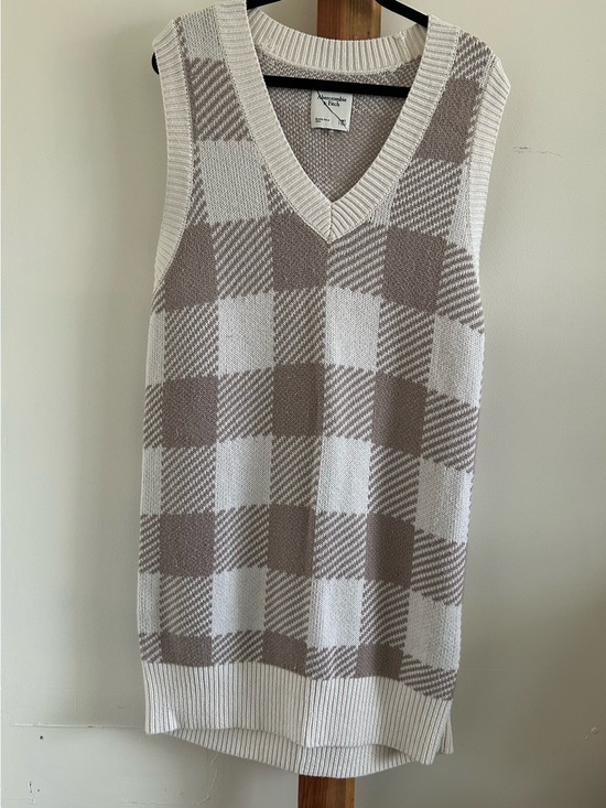 Abercrombie & Fitch Dresses & Skirts - Abercrombie & Fitch Taupe and Cream Check V-Neck Sweater Vest